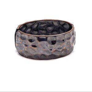 Hammered copper bracelet hinged